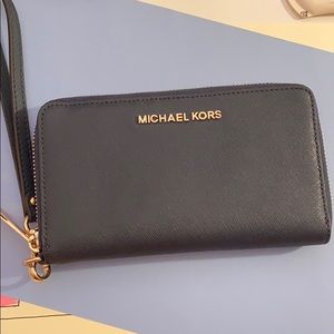 Michael Kors Leather Smartphone Wallet